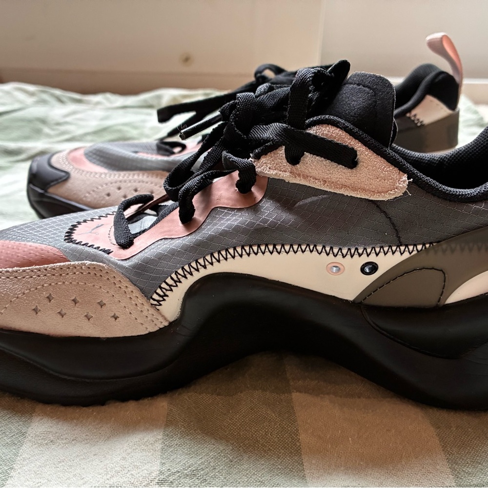 Puma Women’s Rise Sneakers in “Black Rosewater” EUC 6.5 Athletic Sport Pink Y2K - Picture 3 of 9